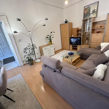Oktogon Home *